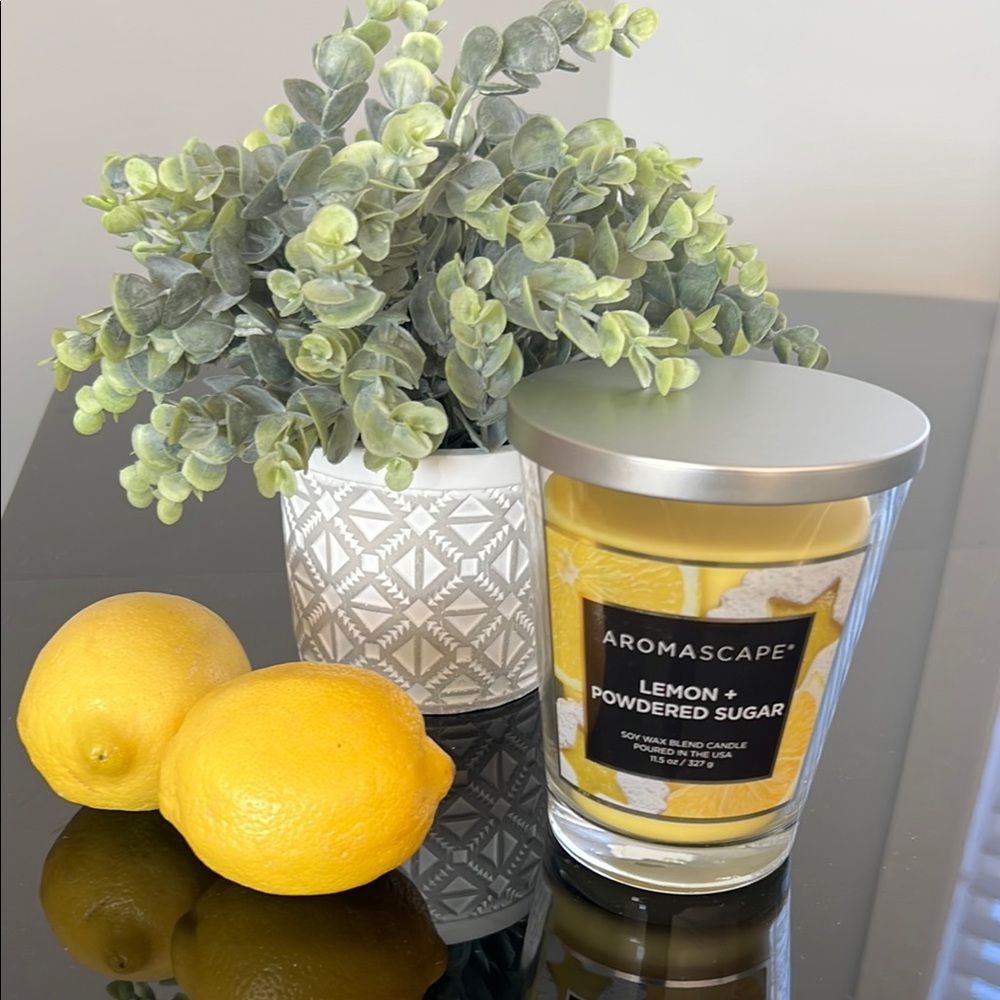 Chesapeake Bay Aromascape Lemon + Powdered Sugar Single Wick Candle 11.5 oz